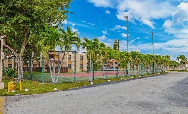 Foto del edificio - 341 W Park Dr