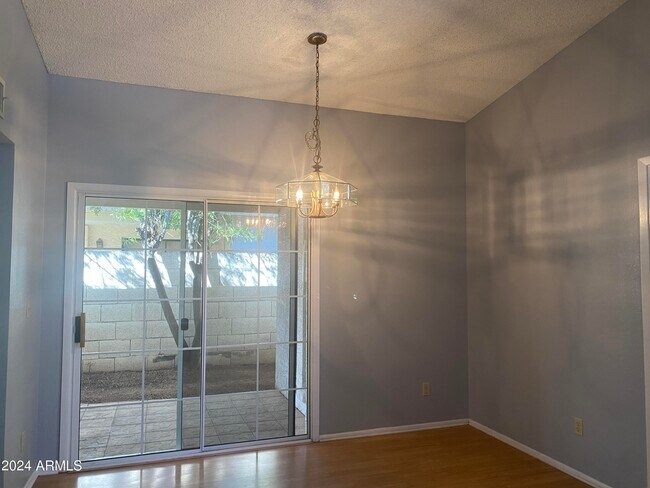 Building Photo - 510 W Fellars Dr