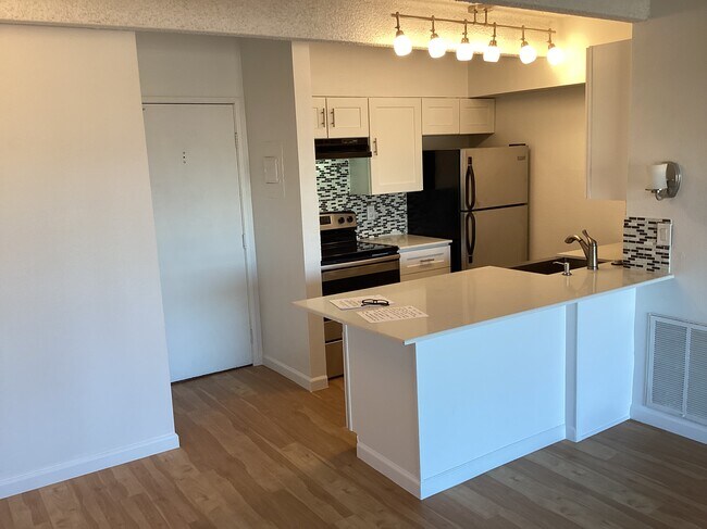 Modern Kitchen - 1433 N Williams St