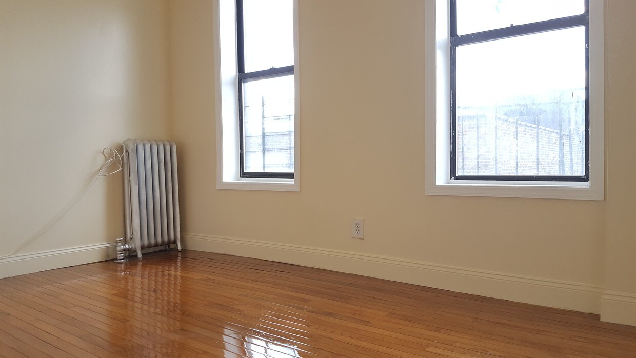 Primary Photo - 4996 Broadway