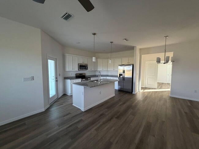 Building Photo - 16077 Badalona Dr