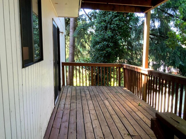 Foto del edificio - 2 Bedroom in Great S. Eugene Location