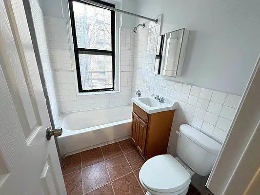 Foto del edificio - 2 bedroom in Bronx NY 10465