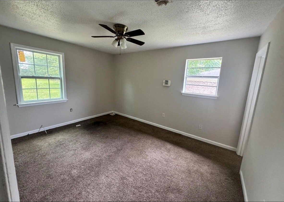 Foto del edificio - Charming 4-Bedroom Home in a Great Neighborhood with a Spacious Yard!