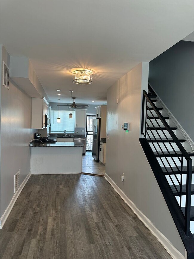 Foto del edificio - Stylish, Renovated Home Near Downtown Baltimore! W/D! Central Air! Close to Johns Hopkins Main Ca...