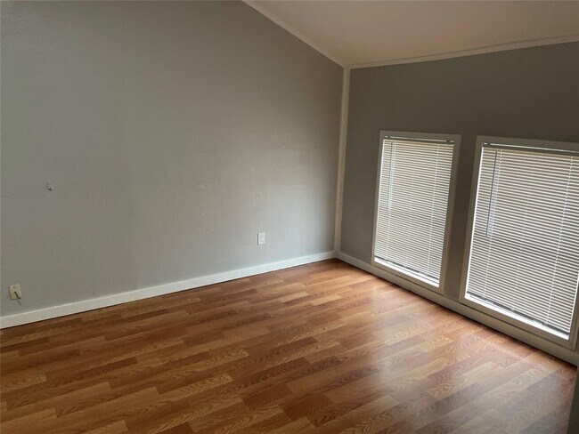 Foto del edificio - 617 Hurst Pl