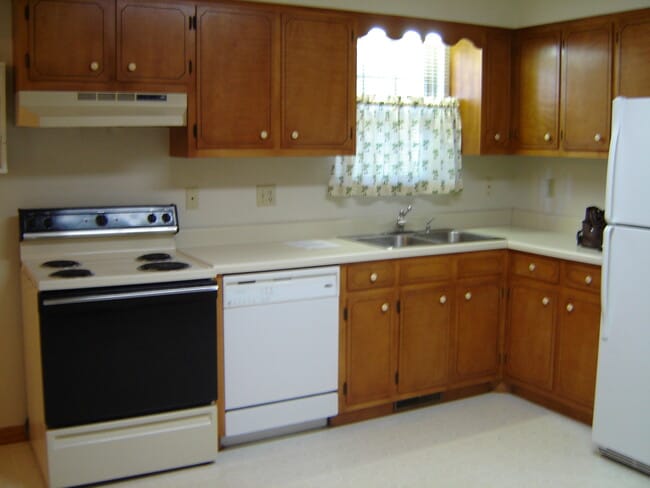 kitchen - 1113 E Lincoln St