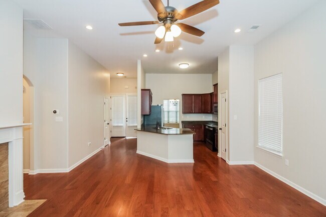 Foto del edificio - 140 Hidden Meadows Ln