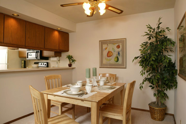 Dining Area - Whispering Pines