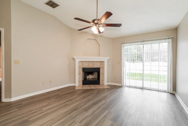 Building Photo - 1832 Northglen Cir