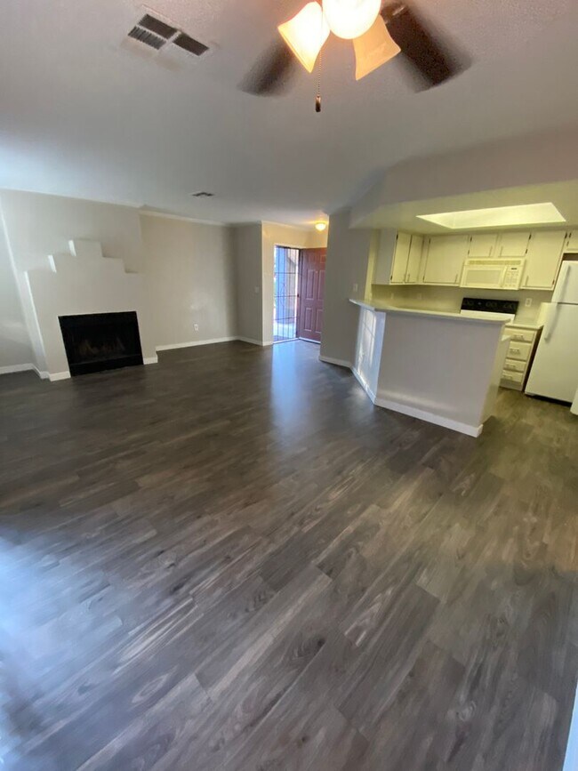 Building Photo - AMERICANA Property Mgmt - 1st floor Condo 2b-2b near Downtown Summerlin.