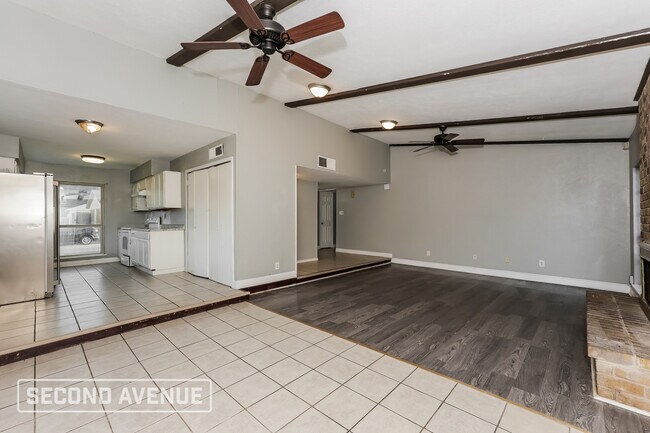 Foto del edificio - 7525 Ashcrest Ln