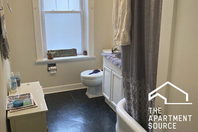 Building Photo - 329 Kedzie St