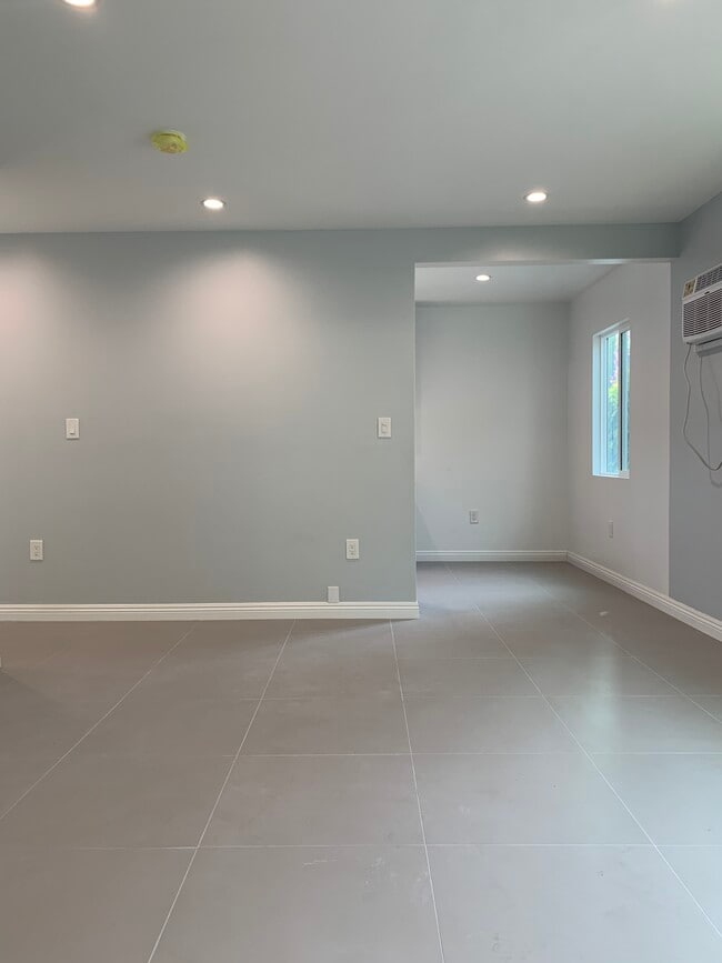 Building Photo - 4122 Grand View Blvd