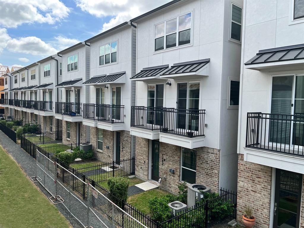 Primary Photo - 1284 N Post Oak Rd