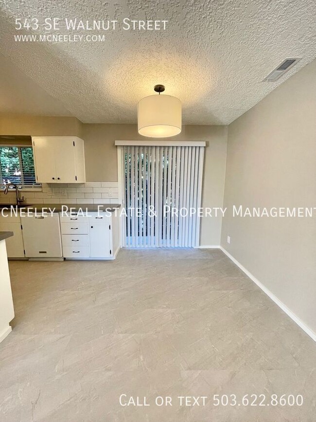 Building Photo - Remodeled 2 Bedroom in Downtown Hillsboro