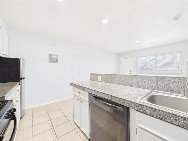 Foto del edificio - 304 E 33rd St