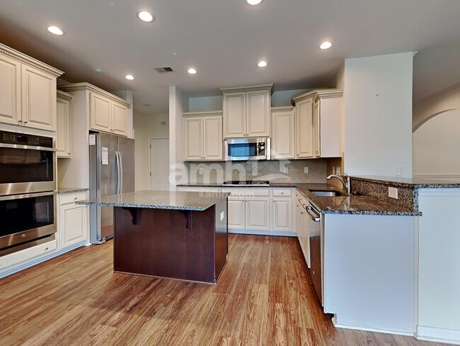 Foto del edificio - 614 Redbud Ln