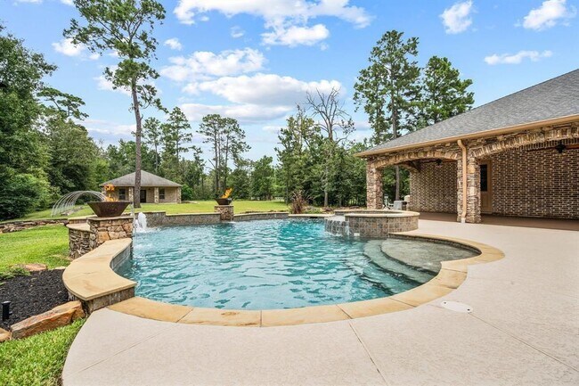 Building Photo - 11853 White Oak Pass