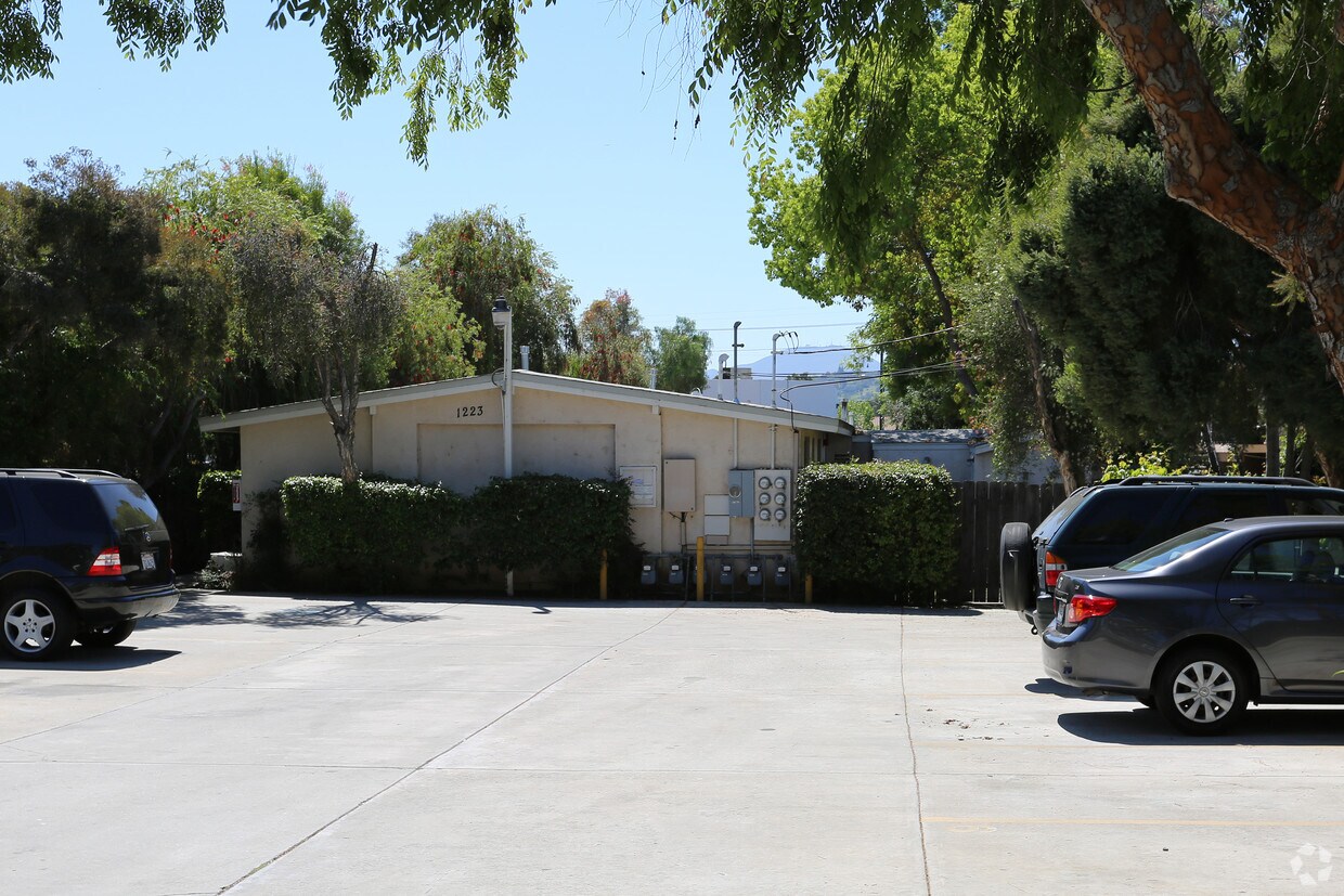 Foto del edificio - 1223 Sumner Ave