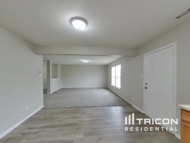 Building Photo - 10740 Wymm Ln