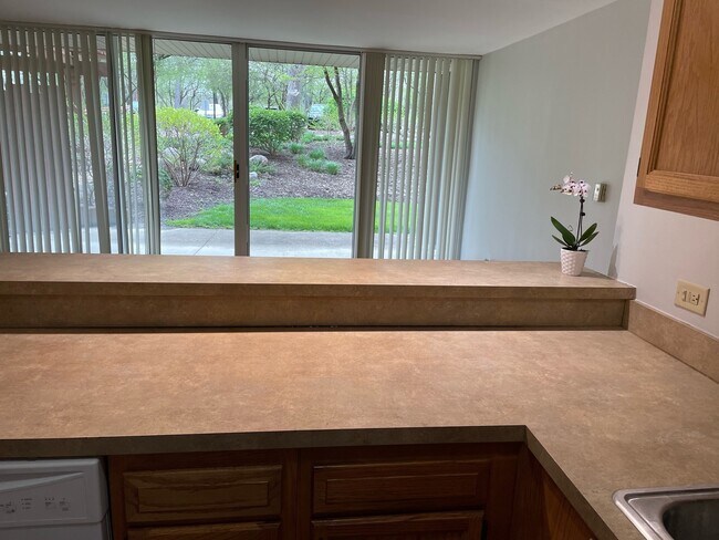 Foto del edificio - 6020 Oakwood Dr
