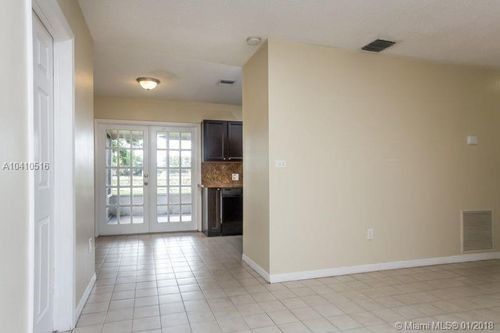 Foto del edificio - 4970 SW 6th St