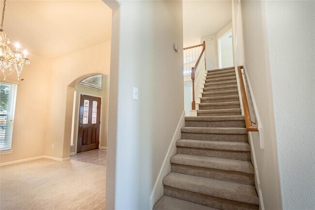 Building Photo - 6426 Savannah Pines Dr