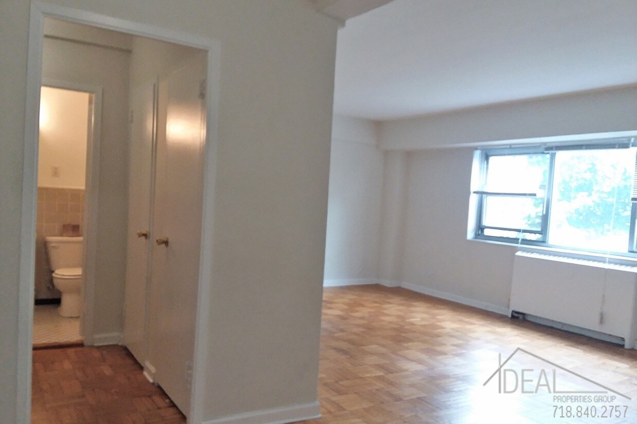 Foto principal - 235 Adams Street #4ER