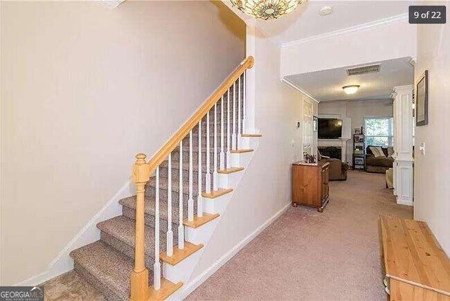 Building Photo - 2075 Pine Tree Dr