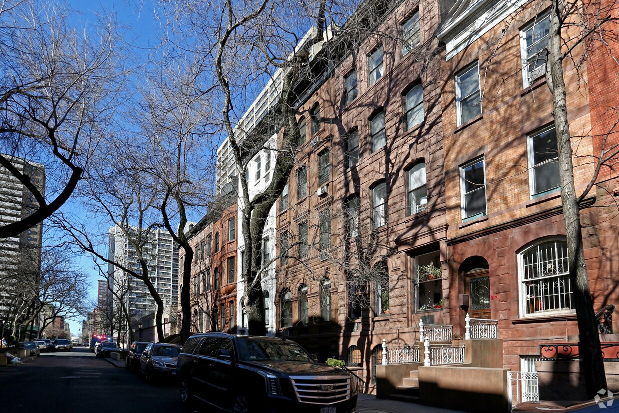 Building Photo - 51 W 94th St