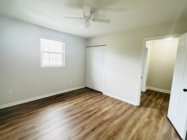 Building Photo - Ivy Ridge Apartments 130-138