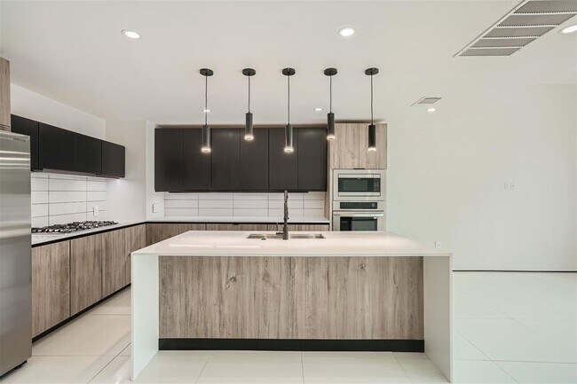 Foto del edificio - 2203 Walsh Tarlton Ln