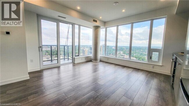 Photo du bâtiment - 15 Wellington St S