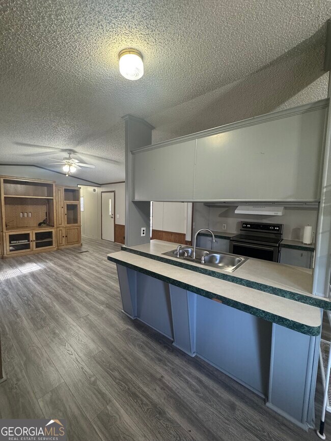 Foto del edificio - 30 Aaron Dr