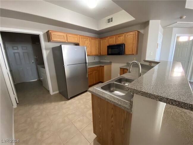 Building Photo - 5855 Valley Dr