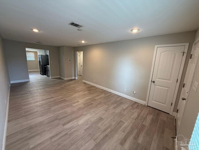 Building Photo - 3238 Redwood Ln