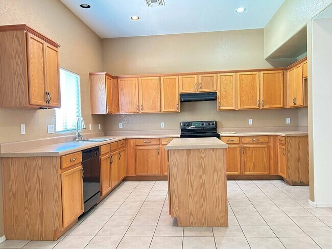Foto del edificio - MOUNTAIN VISTA RANCH HOME WITH POOL AND SP...