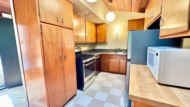 Foto del edificio - A Unique House Tucked Away