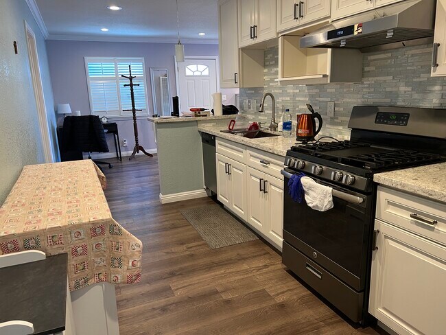 Foto del edificio - 4814 Daisy St