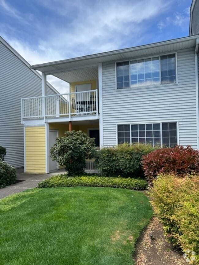 Building Photo - 2101 Poplar Dr