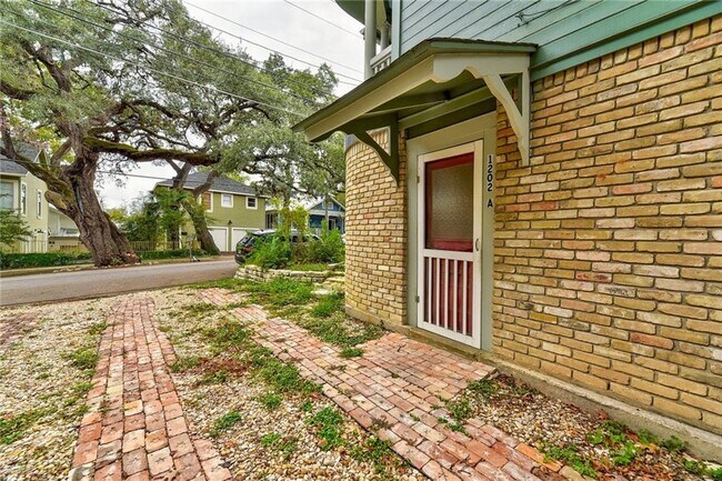 Building Photo - 1202 W 9th St