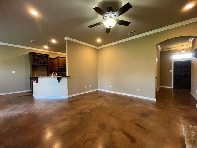 Building Photo - 3000 Silver Saddle Dr