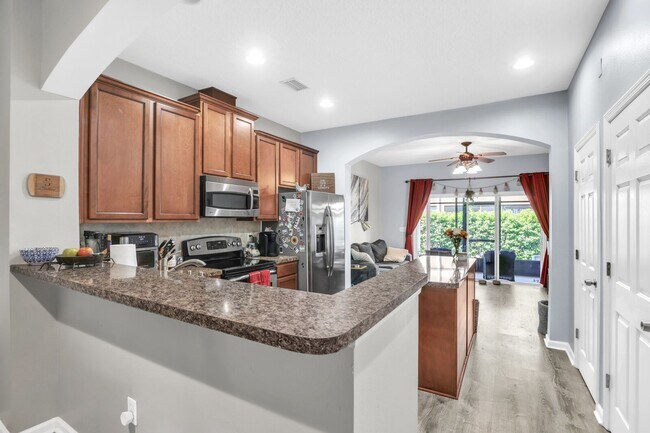 Building Photo - Beautiful 2 bedroom/ 2.5 bathroom townhome...