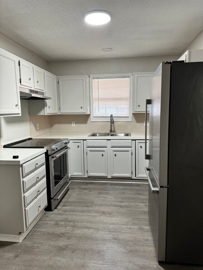 Foto del edificio - "Charming Lubbock Home: 3-Bedroom, 2-Bath Sanctuary with 1157 Sq Ft of Comfort!"