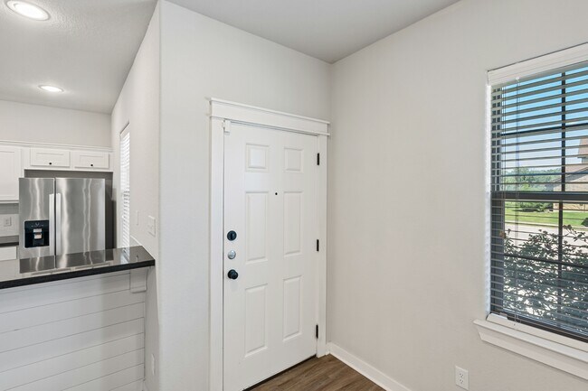 Foto del edificio - 415 Goldilocks Ln