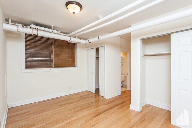 Building Photo - 3161 N Pine Grove Ave