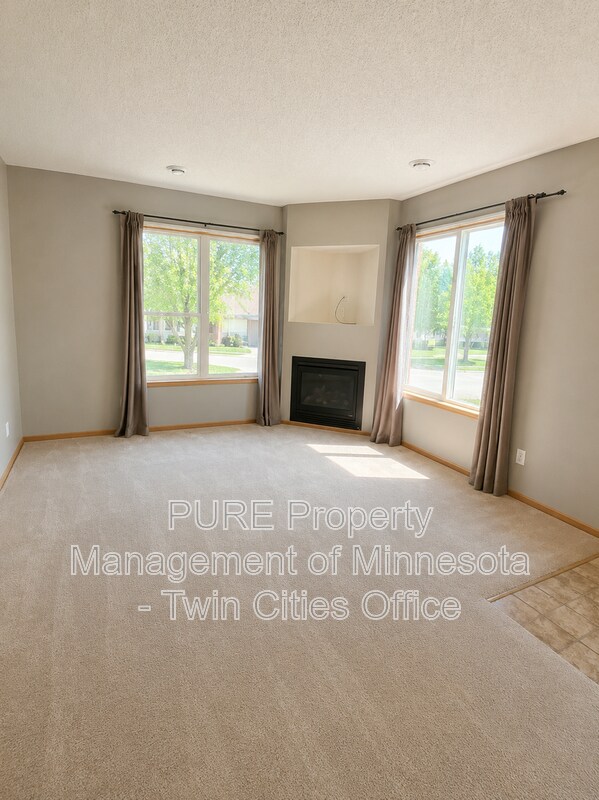 Building Photo - 40 River Woods Dr W