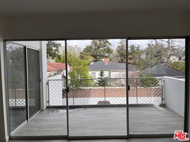 Foto del edificio - 10787 Wilshire Blvd