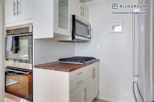 Foto del edificio - 9417 Charleville Blvd